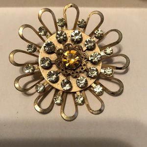 Flower pin/brooch